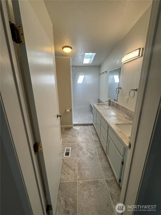 Property photo for 2168 Norman Drive, Oak Harbor photo 3