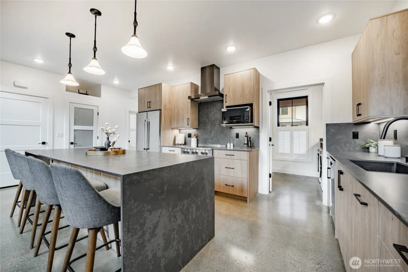 Property photo for 204 Pebblebrook Drive, Lynden photo 11