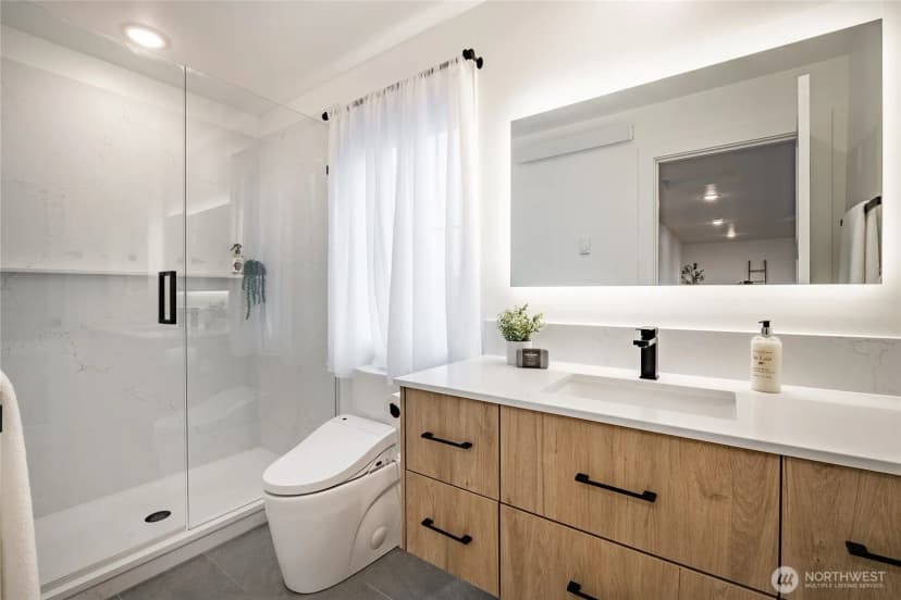 Property photo for 204 Pebblebrook Drive, Lynden photo 33