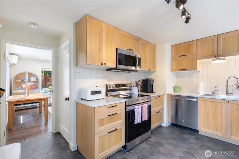 Property photo for 9440 35th Avenue Sw, Seattle photo 8