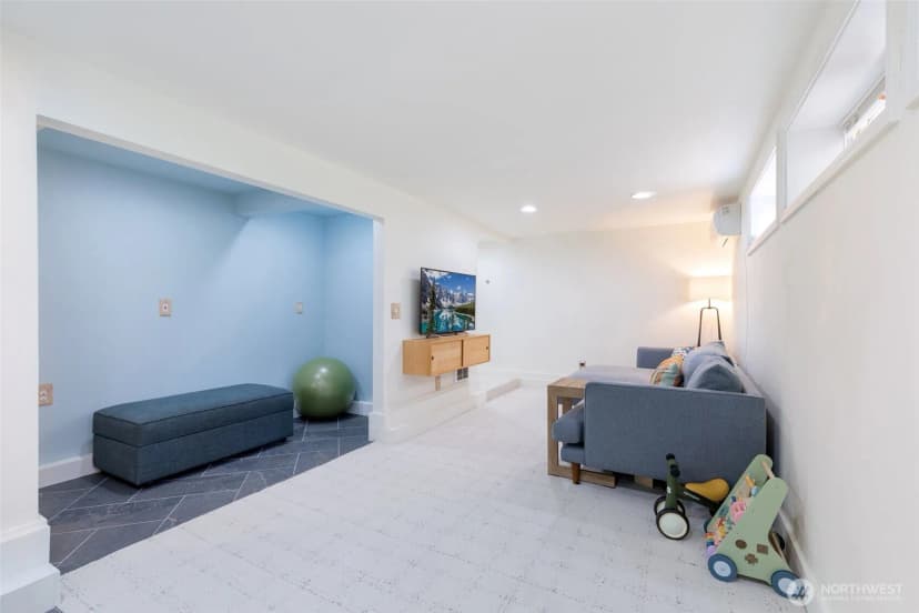 Property photo for 9440 35th Avenue Sw, Seattle photo 21