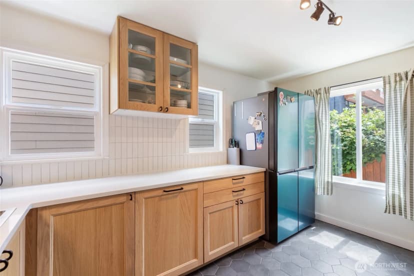 Property photo for 9440 35th Avenue Sw, Seattle photo 9