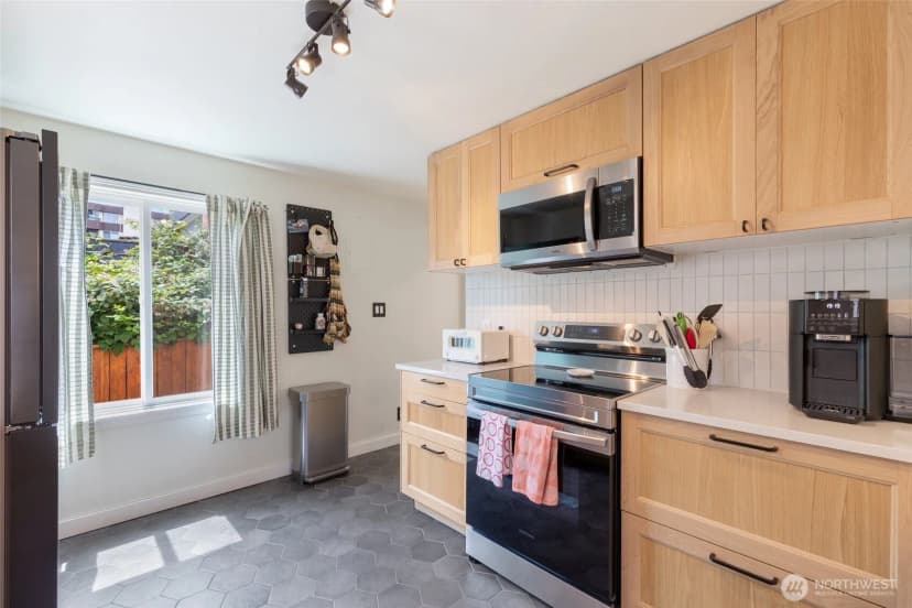 Property photo for 9440 35th Avenue Sw, Seattle photo 10