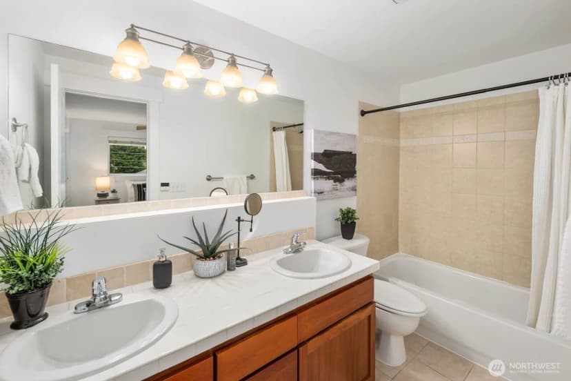 Property photo for 337 N 105th Street #a, Seattle photo 6
