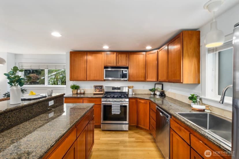 Property photo for 337 N 105th Street #a, Seattle photo 16