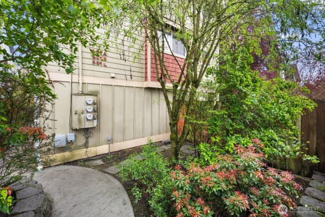 Property photo for 337 N 105th Street #a, Seattle photo 2