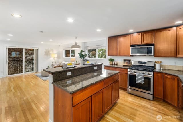 Property photo for 337 N 105th Street #a, Seattle photo 5