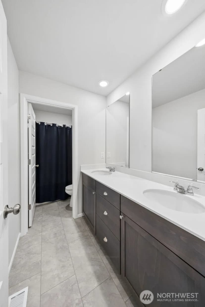 Property photo for 19429 Avenue Court E, Graham photo 17