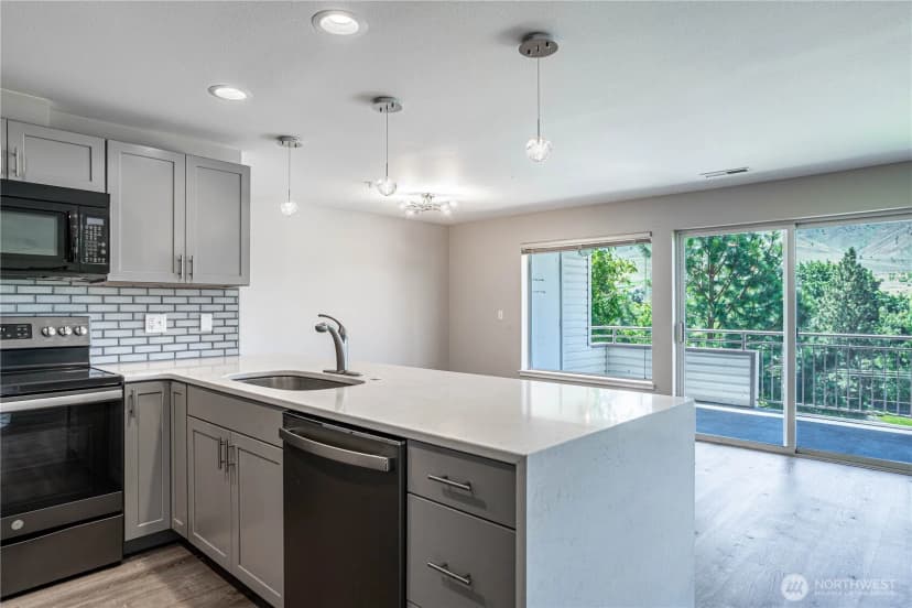 Property photo for 808 W Manson Highway #b202, Chelan photo 2