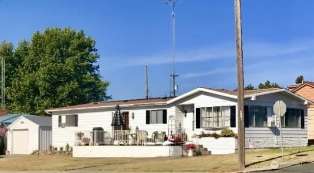Property photo for 402 W 6th Avenue, Ritzville