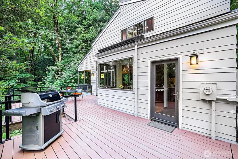 Property photo for 13020 Squak Mountain Road Se, Issaquah photo 32