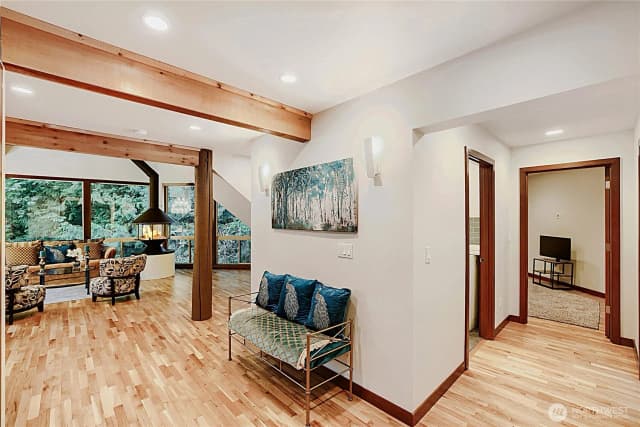 Property photo for 13020 Squak Mountain Road Se, Issaquah photo 4