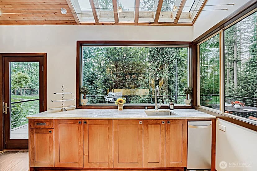 Property photo for 13020 Squak Mountain Road Se, Issaquah photo 16