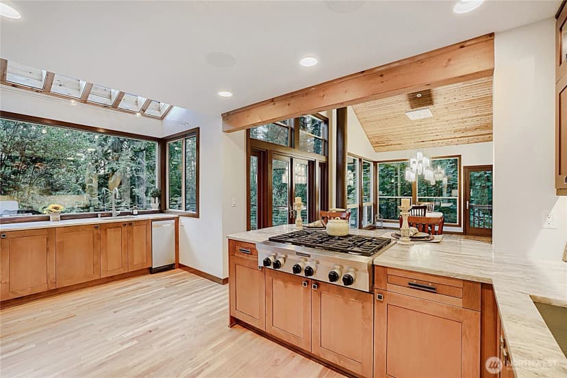 Property photo for 13020 Squak Mountain Road Se, Issaquah photo 15