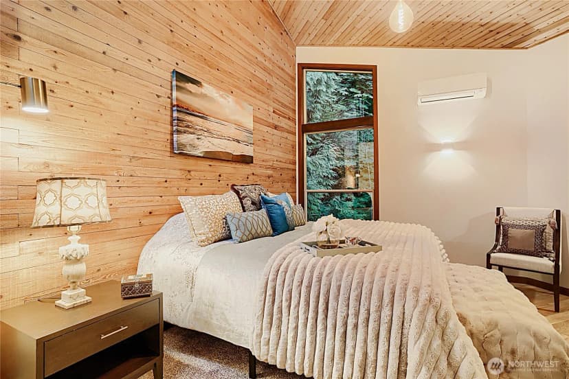 Property photo for 13020 Squak Mountain Road Se, Issaquah photo 18