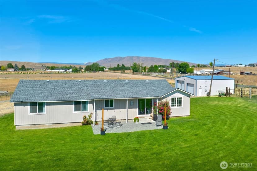 Property photo for 1240 W Huntzinger Road, Selah photo 2
