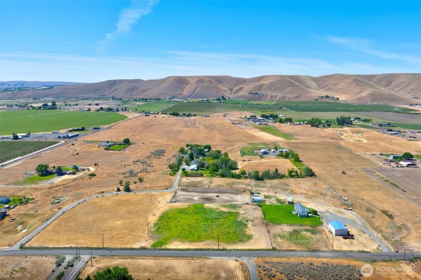 Property photo for 1240 W Huntzinger Road, Selah photo 7