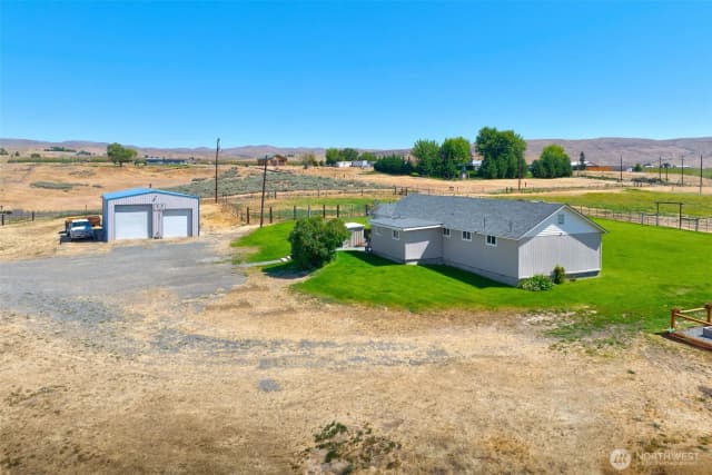 Property photo for 1240 W Huntzinger Road, Selah photo 5