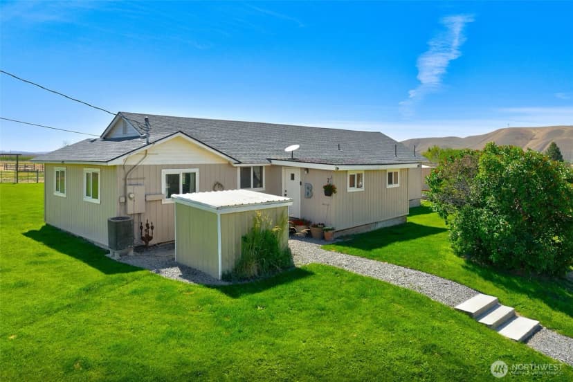 Property photo for 1240 W Huntzinger Road, Selah photo 4
