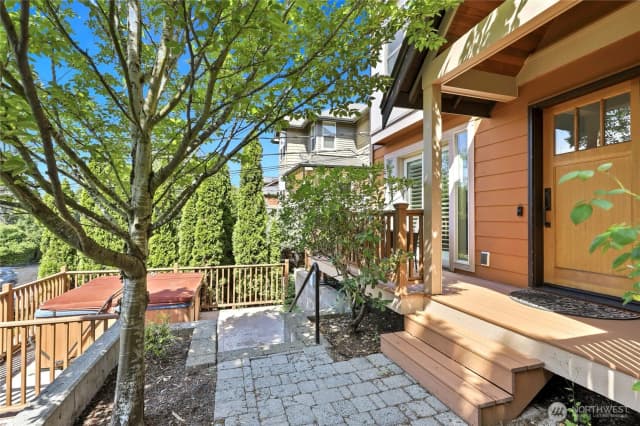 Property photo for 3128 Franklin Avenue E #b, Seattle photo 3