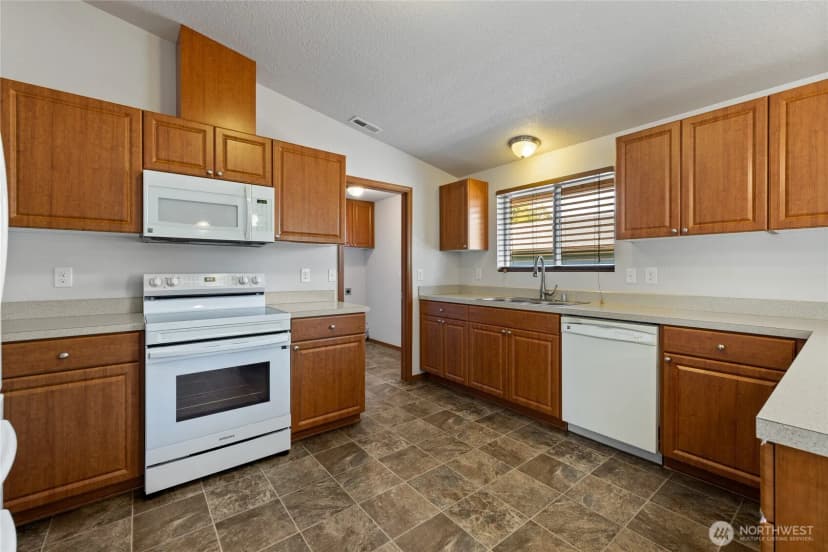 Property photo for 15914 85th Avenue E, Puyallup photo 8