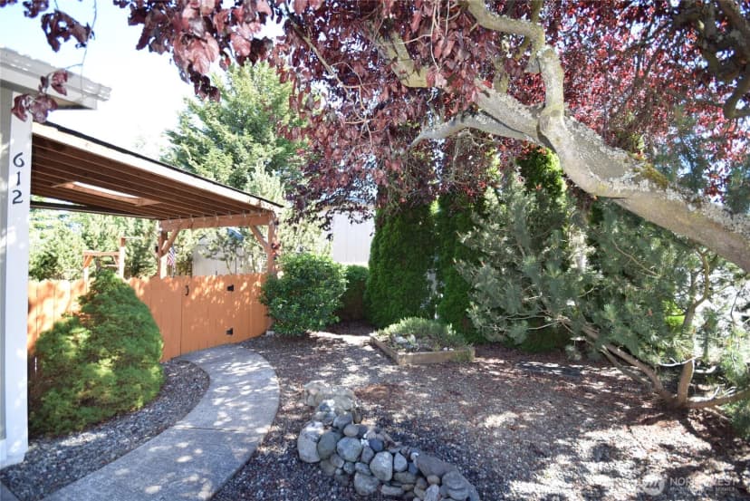 Property photo for 612 N Seventh Avenue, Sequim photo 3