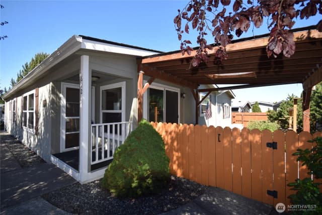 Property photo for 612 N Seventh Avenue, Sequim photo 2