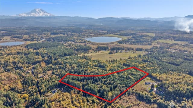 Property photo for 40320 32nd Avenue E, Eatonville photo 2