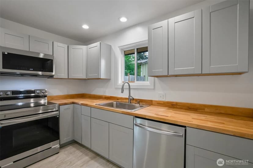 Property photo for 20213 60th Avenue W, Lynnwood photo 5