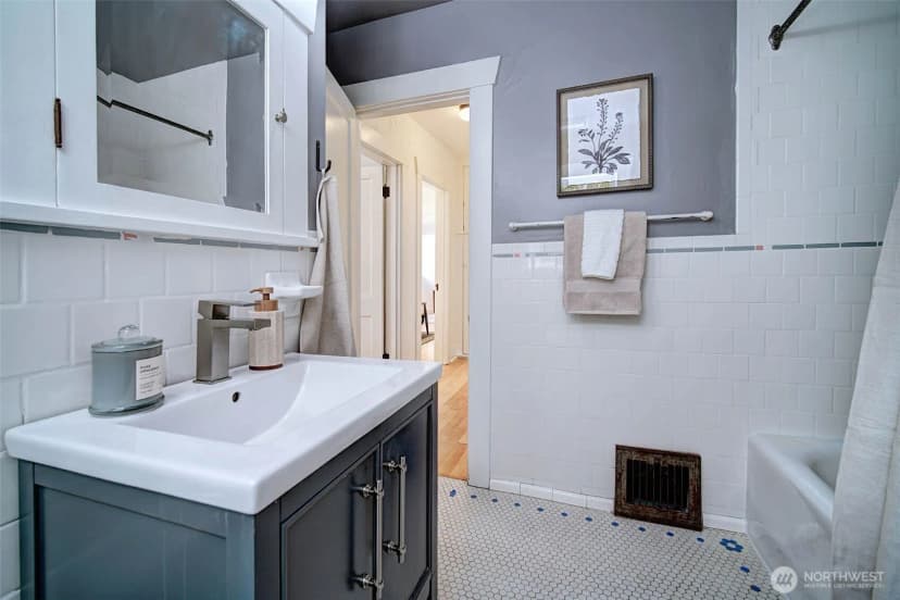 Property photo for 511 N 76th Street, Seattle photo 16