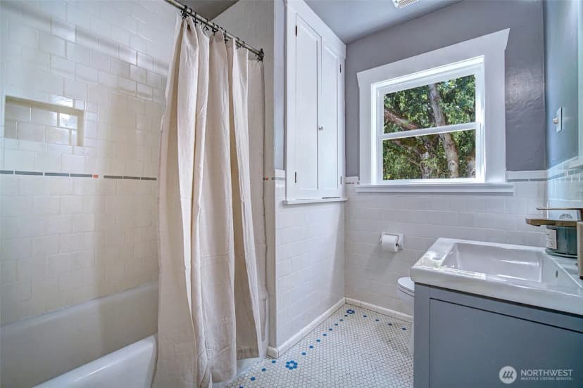 Property photo for 511 N 76th Street, Seattle photo 17