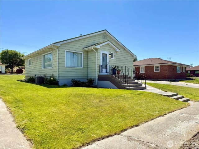 Property photo for 706 E 2nd Avenue, Odessa photo 2