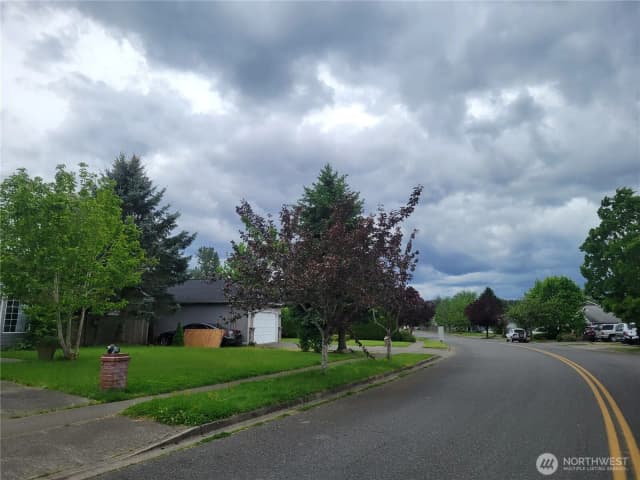 Property photo for 506 Skinner Way Sw, Orting photo 2