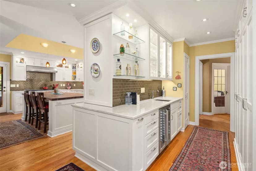 Property photo for 3333 43rd Avenue Ne, Seattle photo 14