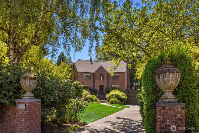 Property photo for 3333 43rd Avenue Ne, Seattle