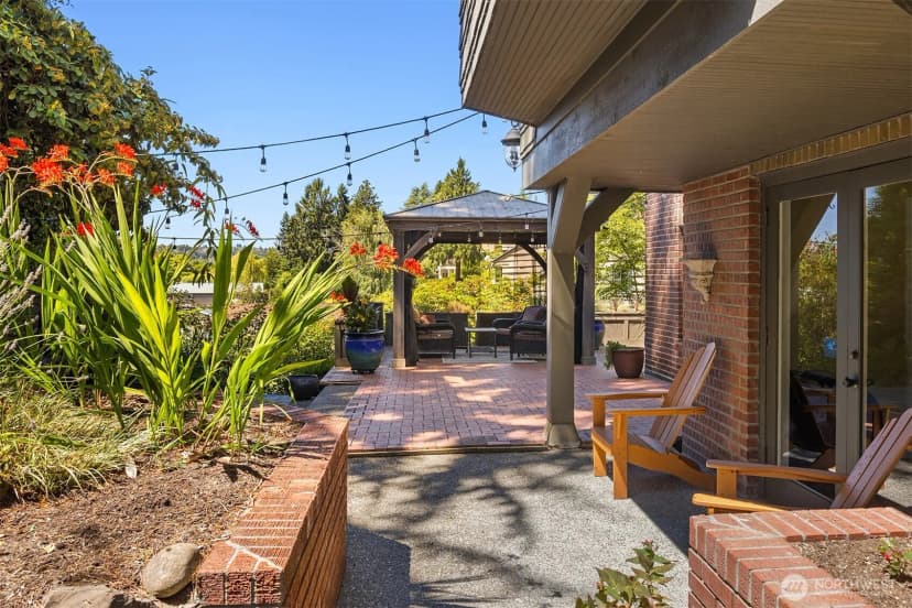 Property photo for 3333 43rd Avenue Ne, Seattle photo 5
