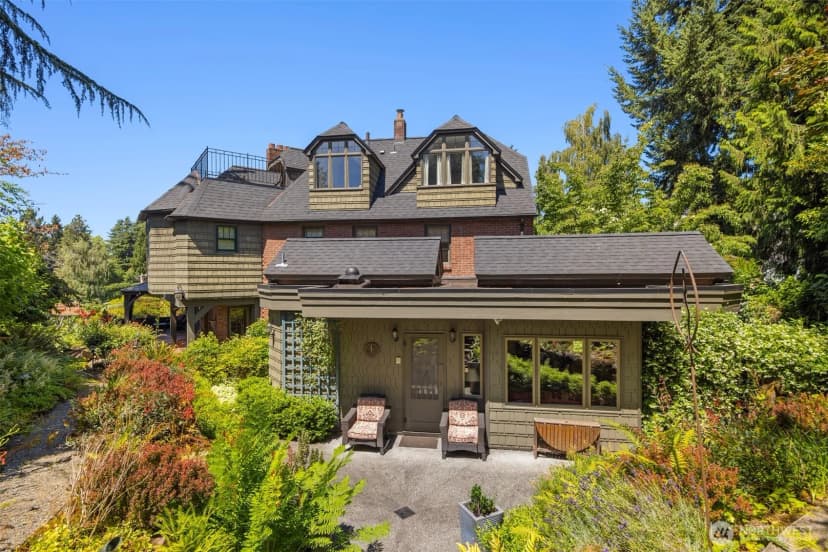 Property photo for 3333 43rd Avenue Ne, Seattle photo 2