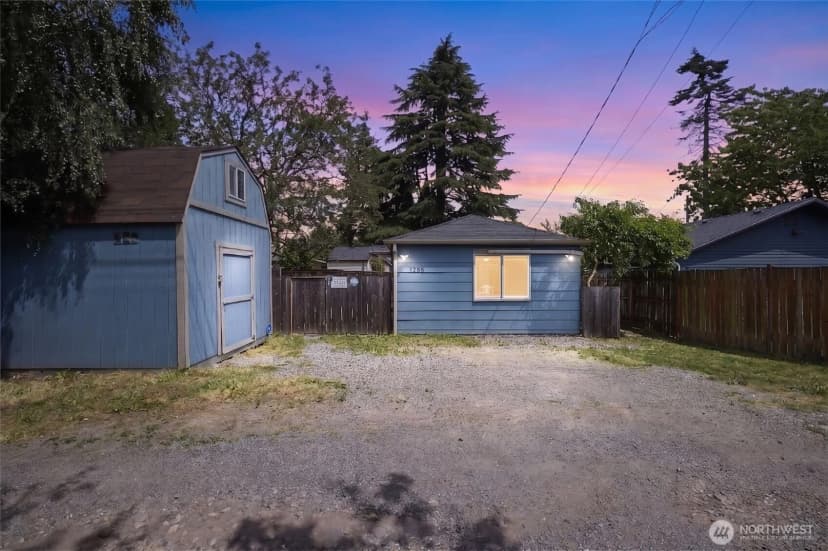 Property photo for 9745 Evanston Avenue N #b, Seattle photo 2