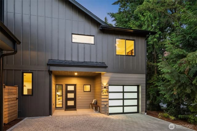 Property photo for 12910 Ne 70th Place, Kirkland photo 2