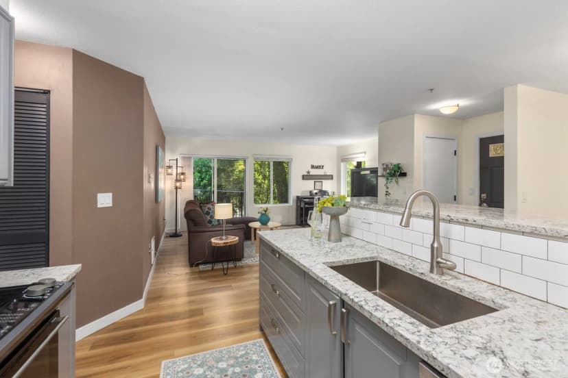 Property photo for 5501 Lakemont Boulevard Se #102, Bellevue photo 9