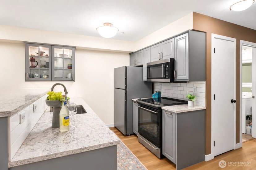 Property photo for 5501 Lakemont Boulevard Se #102, Bellevue photo 7