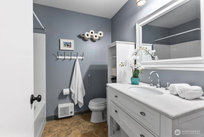 Property photo for 5501 Lakemont Boulevard Se #102, Bellevue photo 10
