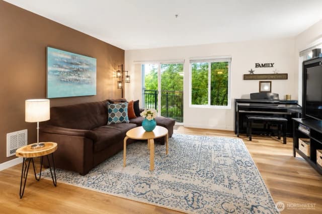 Property photo for 5501 Lakemont Boulevard Se #102, Bellevue photo 3