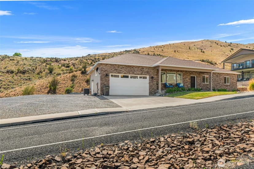 Property photo for 9973 Saska Way, Entiat photo 2