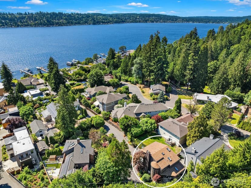 Property photo for 13419 Holmes Point Drive Ne, Kirkland photo 35
