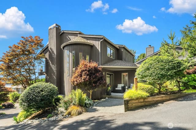 Property photo for 13419 Holmes Point Drive Ne, Kirkland