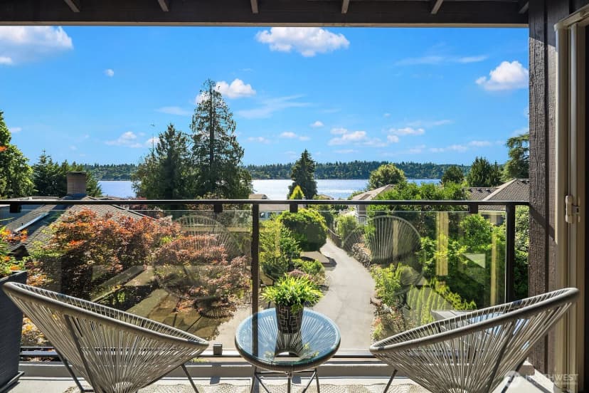 Property photo for 13419 Holmes Point Drive Ne, Kirkland photo 26