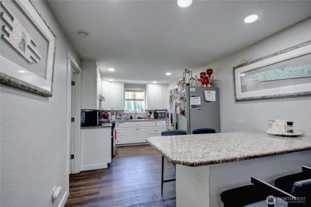 Property photo for 3312 E College Way, Mount Vernon photo 4