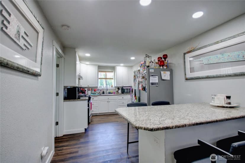 Property photo for 3312 E College Way, Mount Vernon photo 4