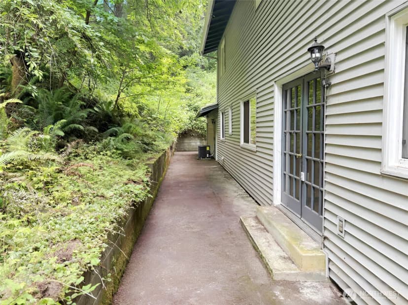 Property photo for 24404 Se Mirrormont Boulevard, Issaquah photo 36
